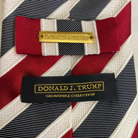 Donald Trump 100%  silk greyish green and red tie - Picture 3 of 7